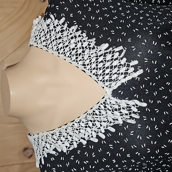 Vintage | Black & White Lace Detail House Dress | See Measurements - Picture 3 of 10